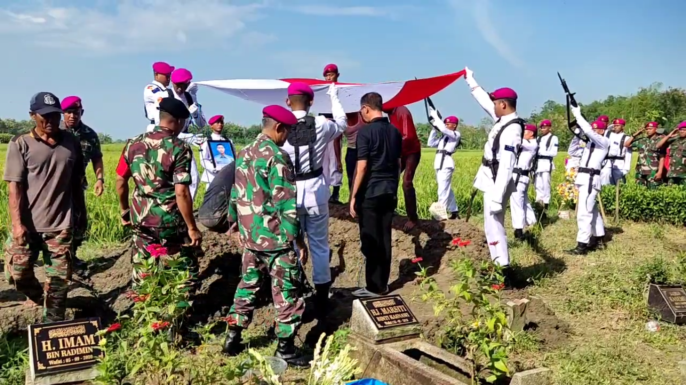 260203 jatim lamongan pemakaman TNI AL korban Longsor