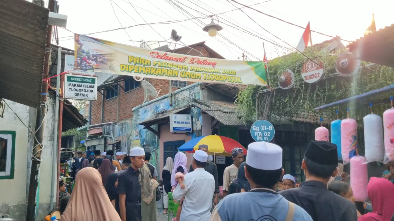 260217 jatim gresik tradisi padusan